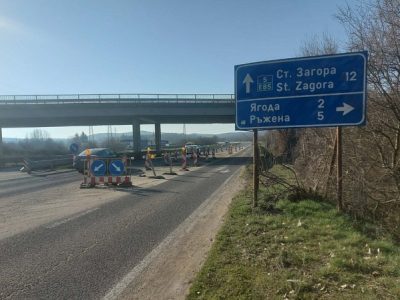 За изпълнението на програмата за пътни ремонти в Старозагорско разговаряха областният управител и директорът на Пътното управление