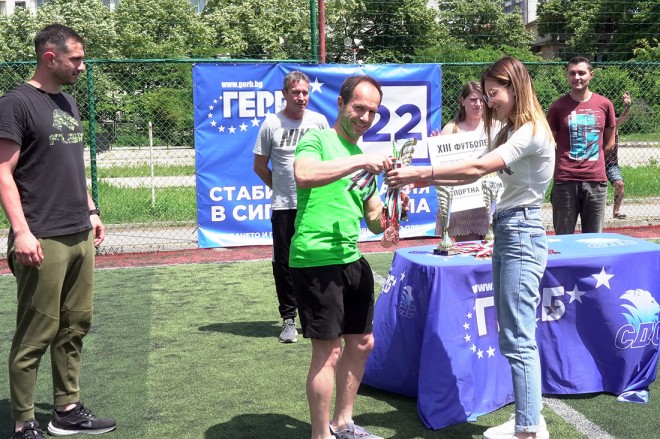Медалите на третите в класирането ТЕЦ Марица-изток 2 връчи кандидатът за народен представител от ГЕРБ-СДС Виктория Минчева